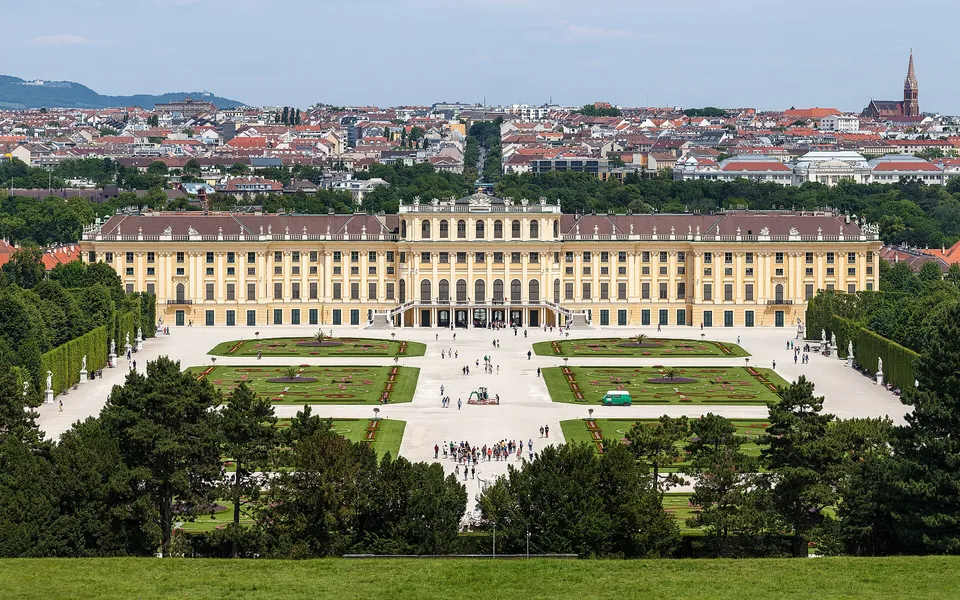 Foto: Thomas Wolf, www.foto-tw.de (CC BY-SA 3.0 DE) Schloss Schönbrunn in Wien, von der Gloriette aus gesehen